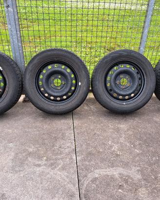 Cerchi 16' con gomme invernali per Mazda 