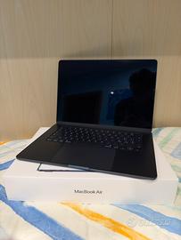 Macbook Air 15” M4 (16GB/256GB) mezzanotte