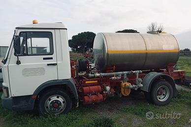 Camion autocisterna iveco