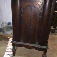 Stupenda radio giradischi Fada con mobile in legno