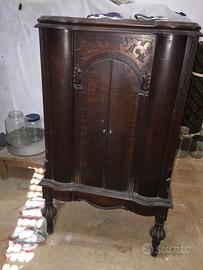 Stupenda radio giradischi Fada con mobile in legno