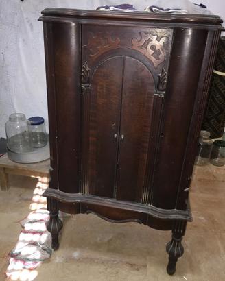 Stupenda radio giradischi Fada con mobile in legno