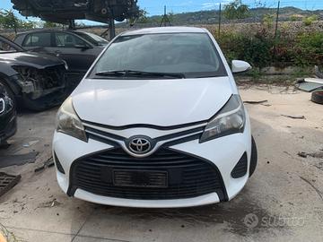 TOYOTA YARIS 1.0 B - ANNO 2015 - PER RICAMBI
