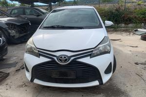 TOYOTA YARIS 1.0 B - ANNO 2015 - PER RICAMBI