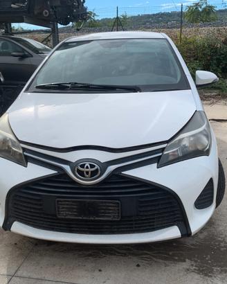 TOYOTA YARIS 1.0 B - ANNO 2015 - PER RICAMBI