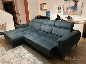 Divano con penisola petrolio blue quasi nuovo