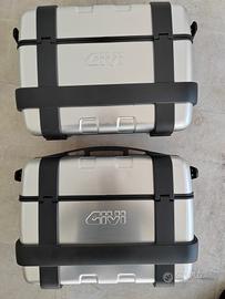 Coppia valigie laterali Givi Trekker (48 litri) 