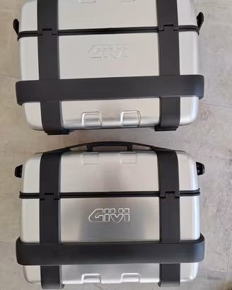 Coppia valigie laterali Givi Trekker (48 litri) 