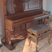 pianoforte a muro