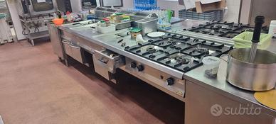 Cucina centrale sospesa