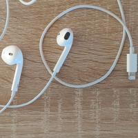Apple Auricolari EarPods con connettore Lightning