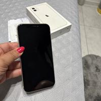 I phone 11 bianco