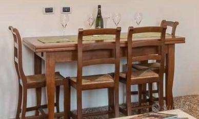 Tavolo  legno piu 6 sedie