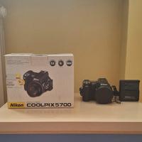 Nikon Coolpix 5700 + Custodia + gadget