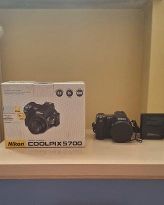 Nikon Coolpix 5700 + Custodia + gadget
