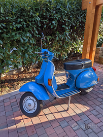 Vespa px 125 nera anno 1981 a Treviso