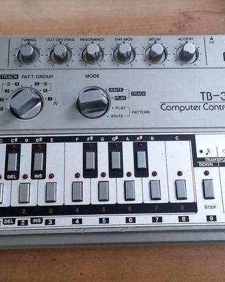 Roland TB303 Bass Line revisionato con garanzia