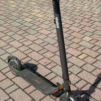 Monopattino elettroco Ninebot Kickscooter E25E