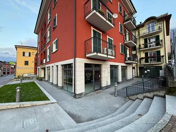 Locale commerciale in pieno centro - colico (lc)