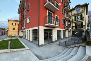 Locale commerciale in pieno centro - colico (lc)