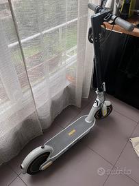 Monopattino elettrico Segway Ninebot Max G30LE