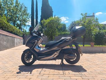 Honda Forza 300 Deluxe