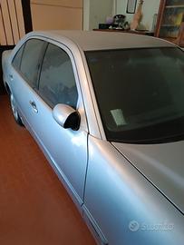 Mercedes  Benz  E 220 