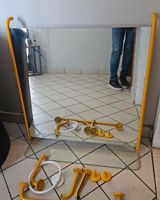 Specchio da bgno con accessori