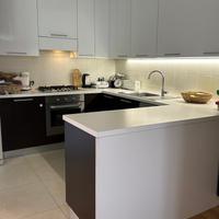 Cucina ad angolo con penisola