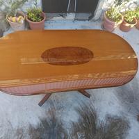 Tavolo in legno con 6 sedie stile classico