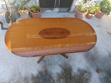 Tavolo in legno con 6 sedie stile classico