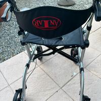 Deambulatore camminatore pieghevole con seduta