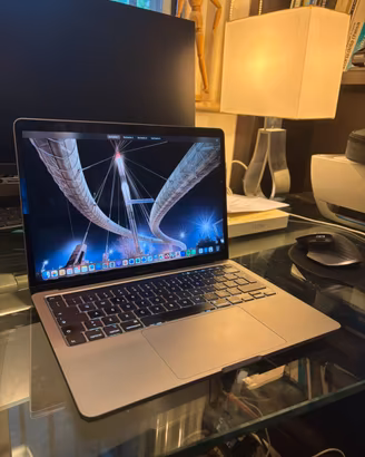 MacBook Pro 13” 2020 i7