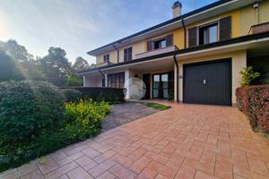 VILLA A SCHIERA CENTRALE A CURTATONE