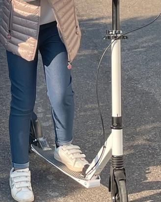 Monopattino ragazza