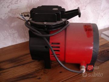 Compressore a secco, a membrana, non rumoroso