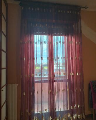 tende in tulle bordeaux con foglie ricamate or oro