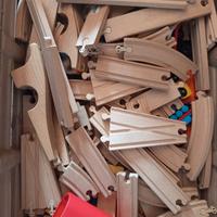 Binari in legno +treno