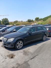 vendiamo ricambi per Mercedes classe C 220