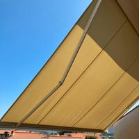 Tenda da sole elettrica.