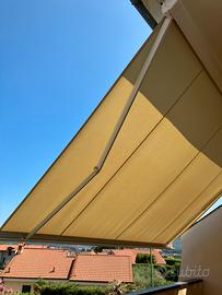 Tenda da sole elettrica.