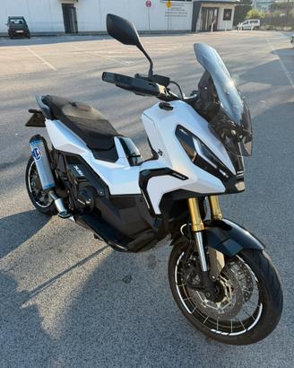 Honda X-adv 750 cc