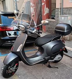 Vespa Sprint 150 09/2017,  solo 4016 km pari al nu