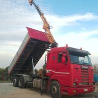 Scania con gru