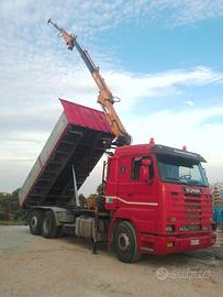 Scania con gru