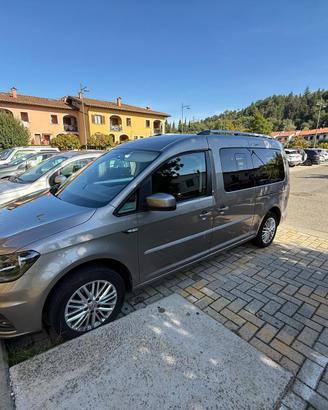 AUTO TRASPORTO DISABILI