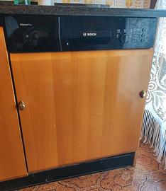 Lavastoviglie semi incasso BOSCH Silence Plus.