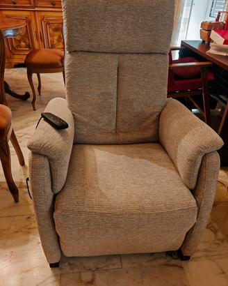 Poltrona relax beige reclinabile /alzapersone 