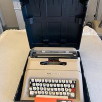 Macchina da scrvere Olivetti Lettera 35