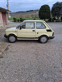 Macchina fiat 126 colore giallo